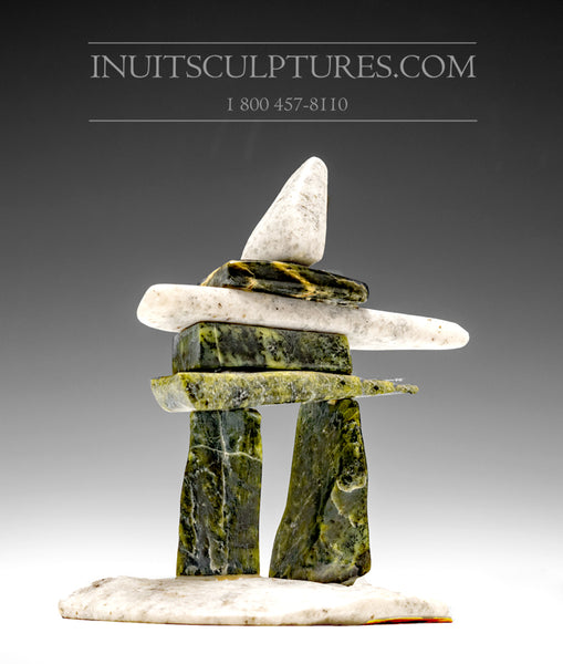 Inukshuk multicolore 6" par Oqittuq Shaa
